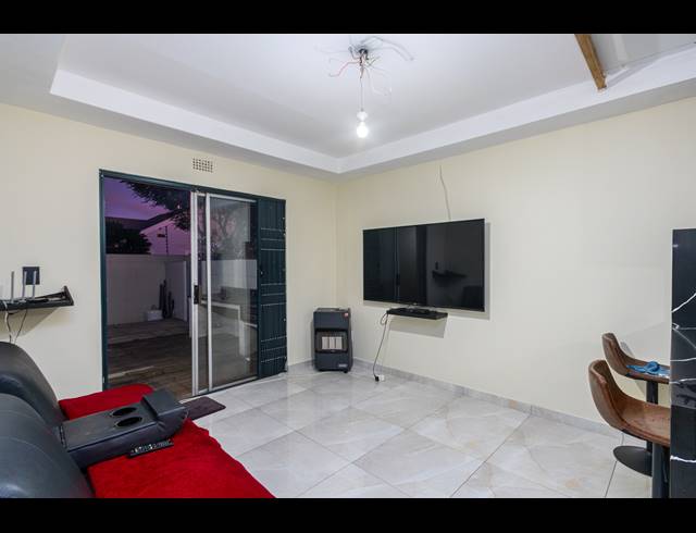 2 BEDROOM APARTMENT SOLD IN BLOUBERG SANDS